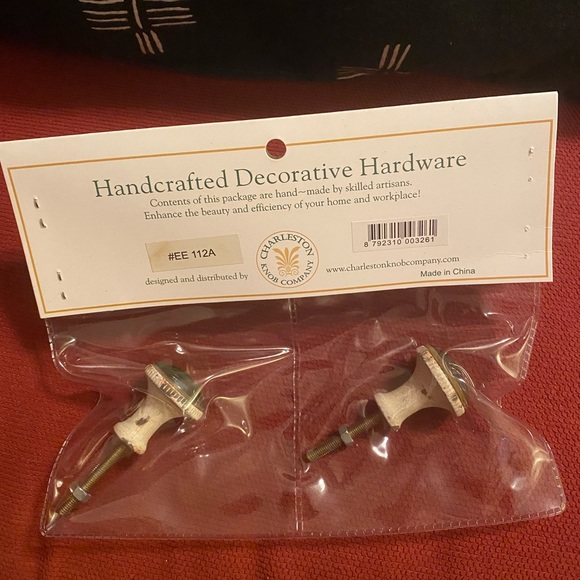 Drawer Pulls/ Door Knobs Set of 2 NWT - Picture 5 of 8